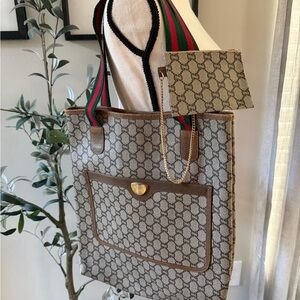 Gucci Signature Tote with Detachable Wallet! Comes with Authentication Paper!